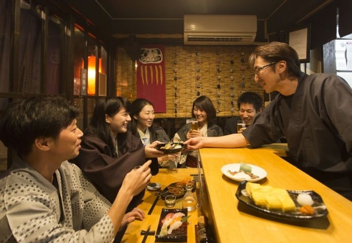 旅館の外で乾杯！あわら温泉の夜を彩る「はしご酒」のススメ